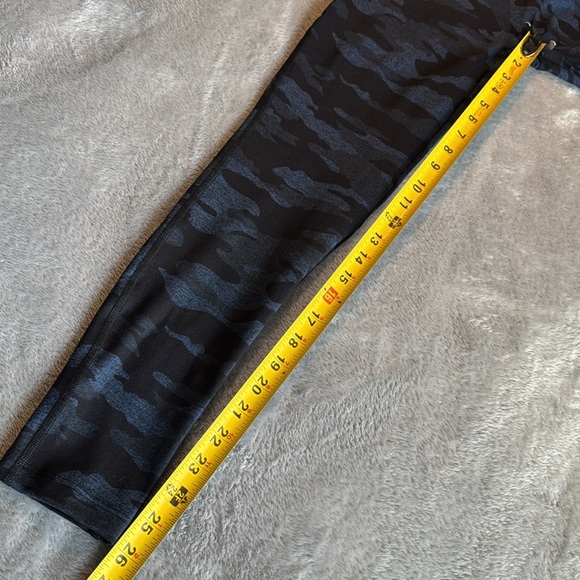 NWOT Bombshell Sportswear Fit Camo Legging Blue Size Large - Picture 14 of 14